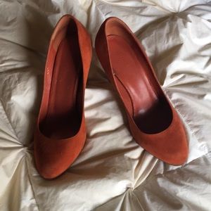 Gucci orange suede heels size 8.